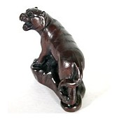 Тигр, японская нецке из эбенового дерева